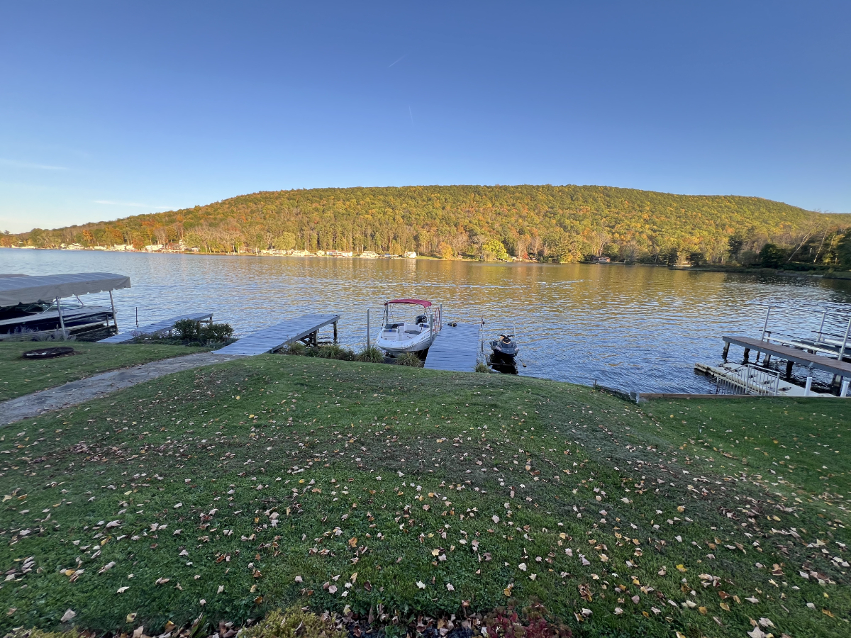 Cozy Lake Front Rental - Photo 3