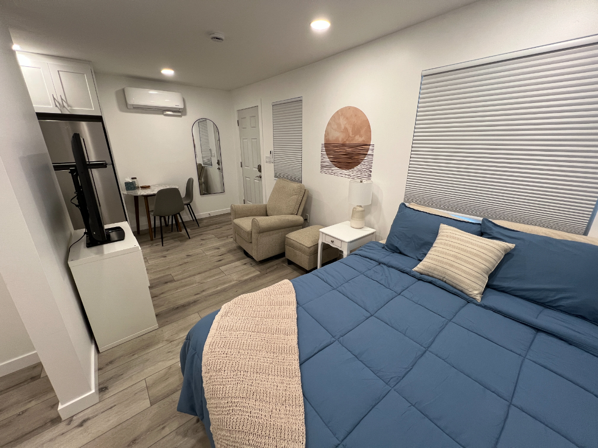 Luxury Studio, Premium Amenities, Parking - Photo 3