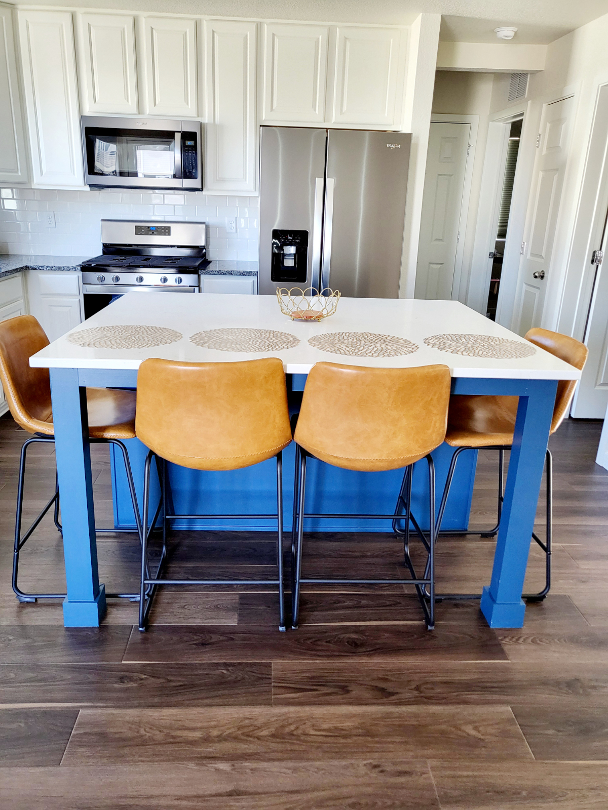 Modern 3BR Home - Utilities & WiFi included - Photo 6
