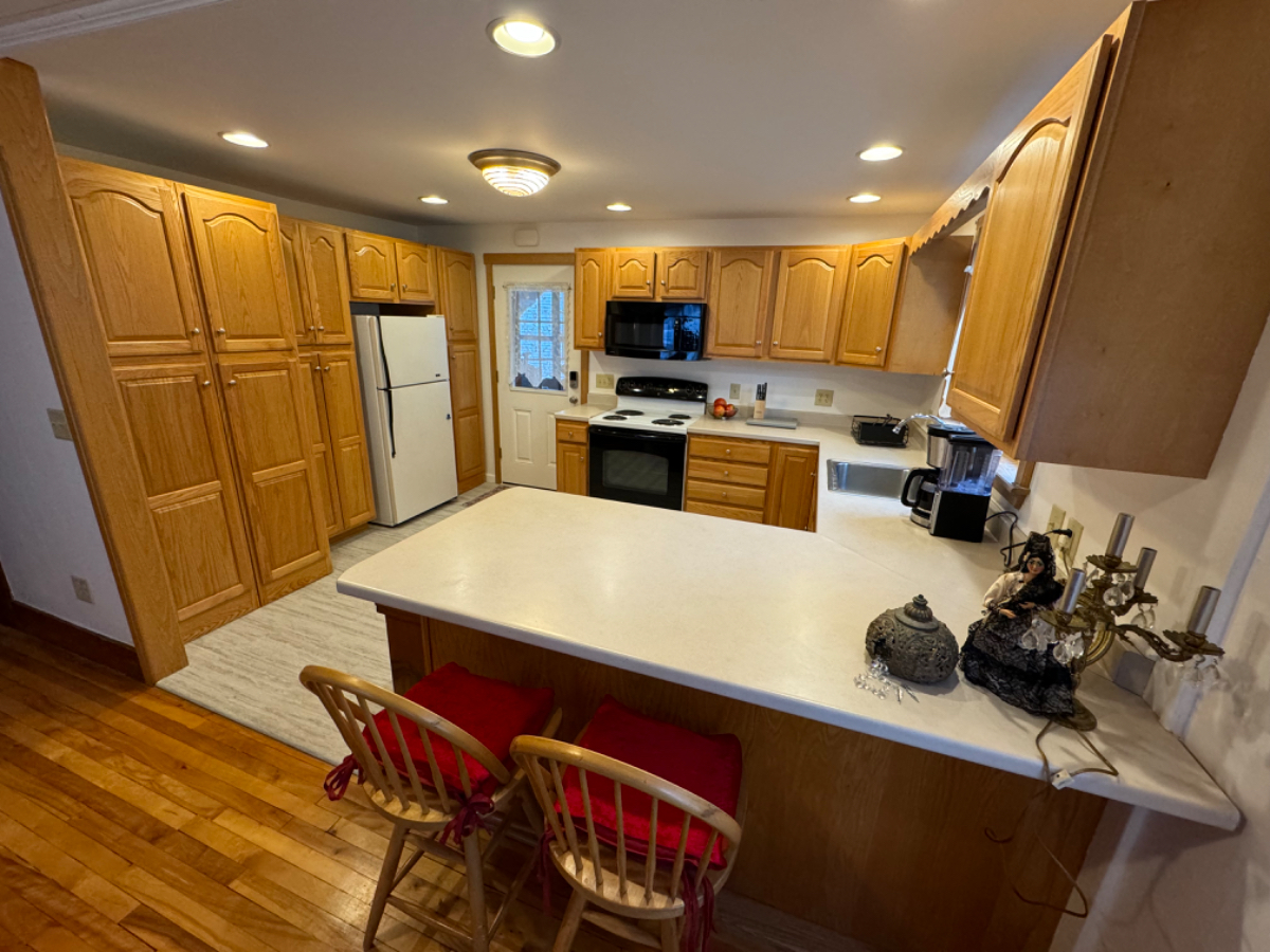 Large duplex near hospital, lake, downtown. - Photo 7