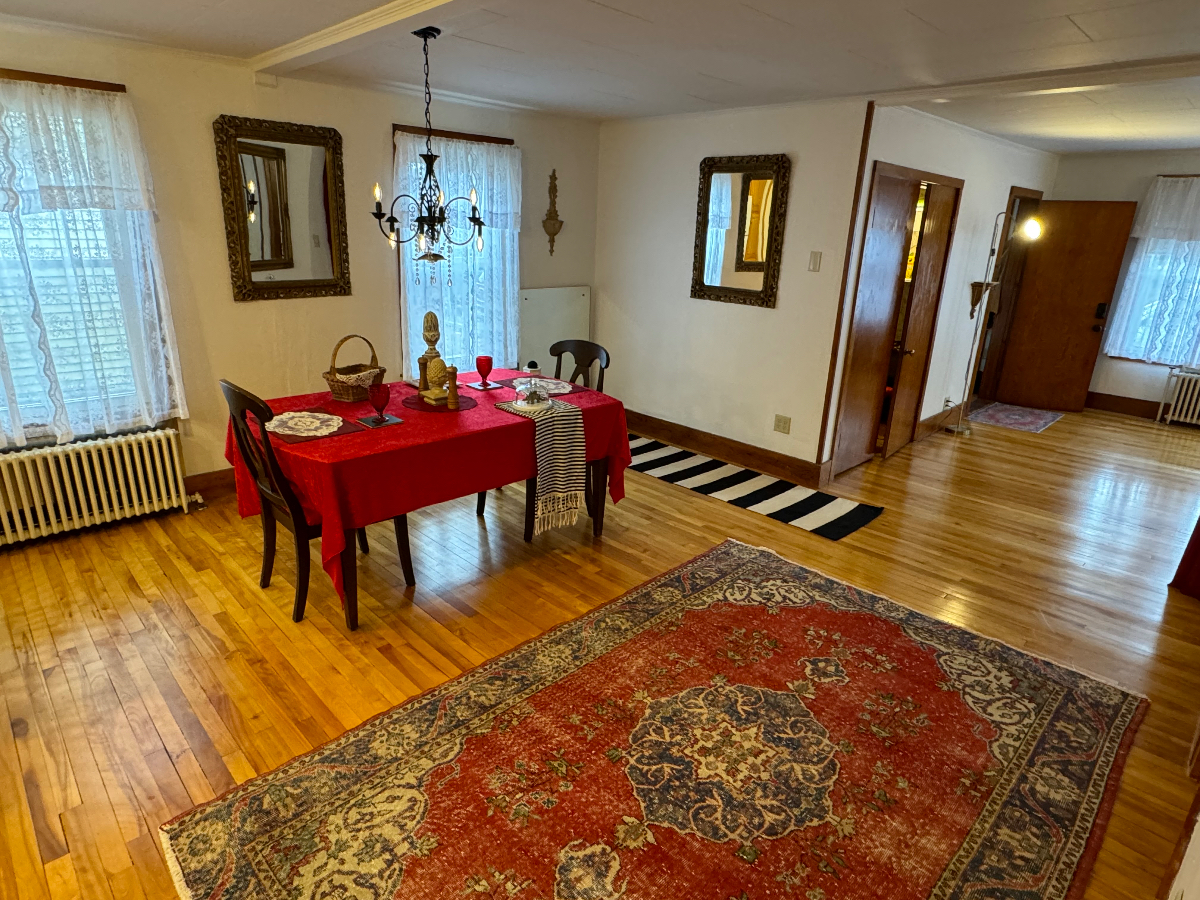 Large duplex near hospital, lake, downtown. - Photo 9