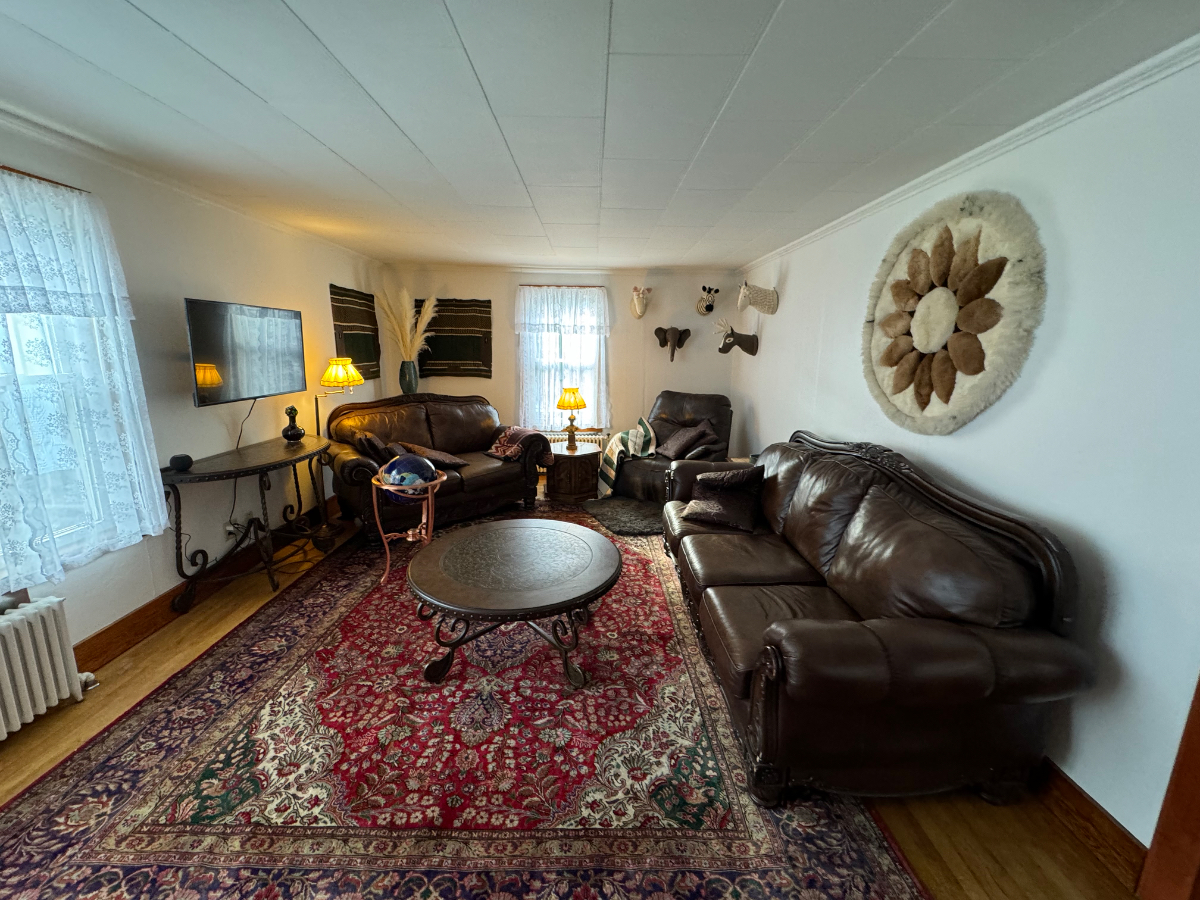 Large duplex near hospital, lake, downtown. - Photo 1