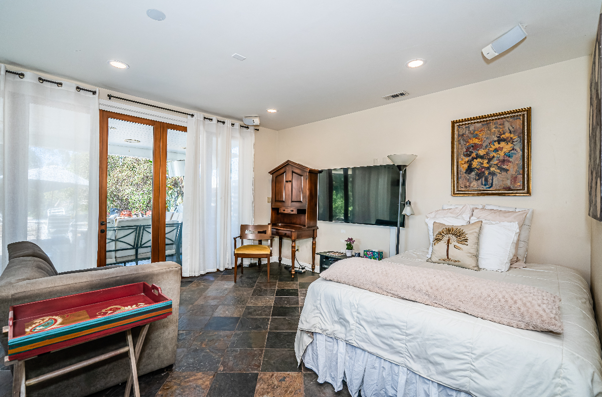 Charming Studio in North Park - Photo 6