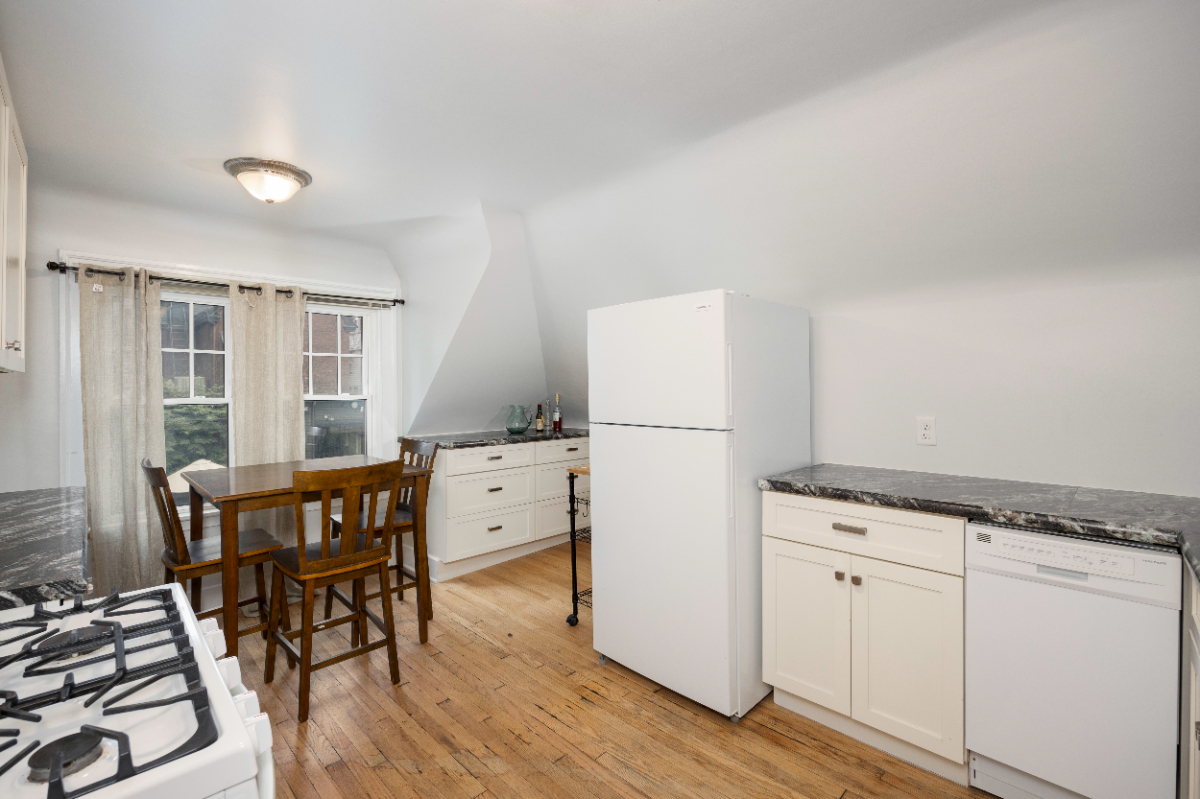 Cozy and Private One Bedroom Apartment Near... - Photo 1