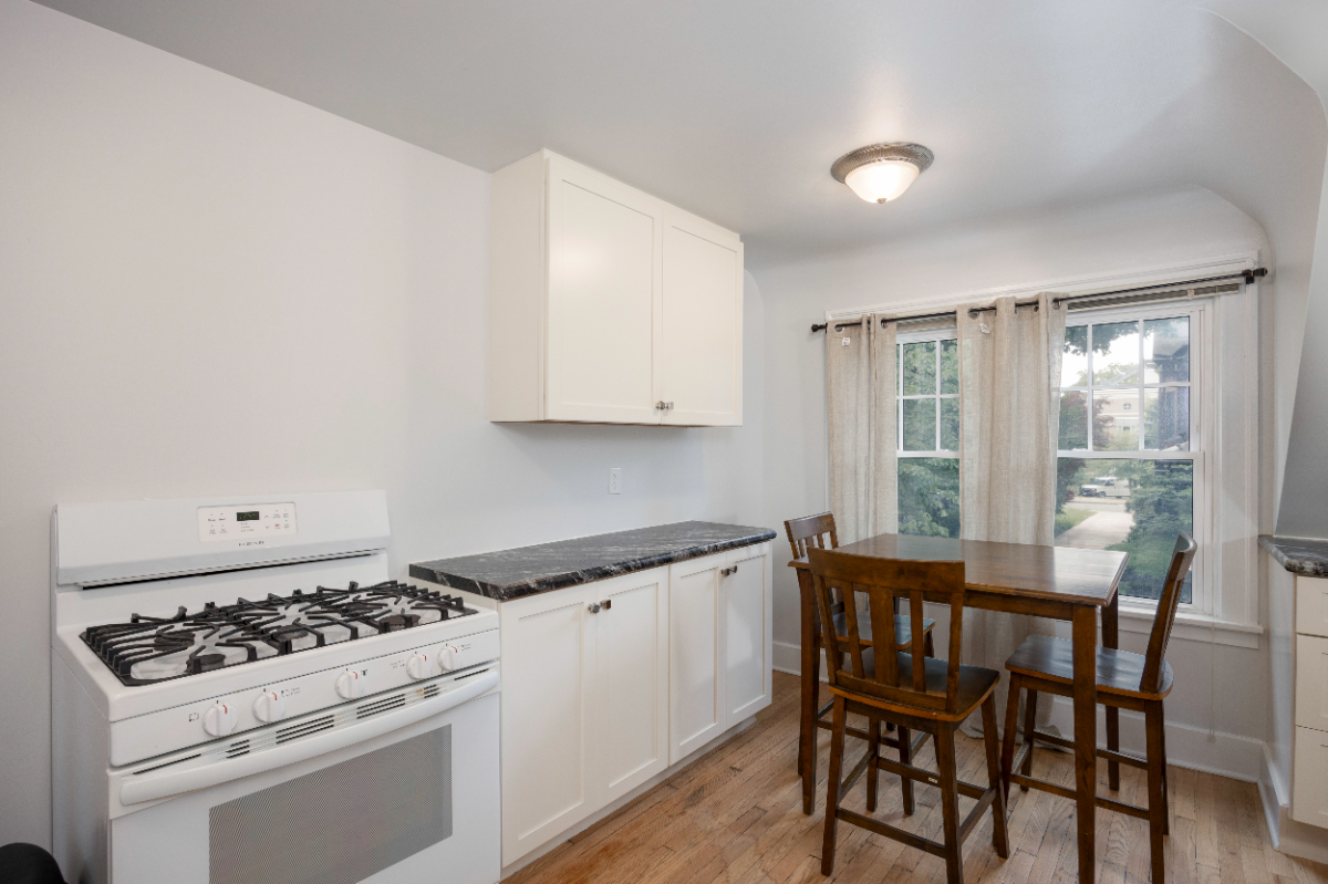 Cozy and Private One Bedroom Apartment Near... - Photo 2