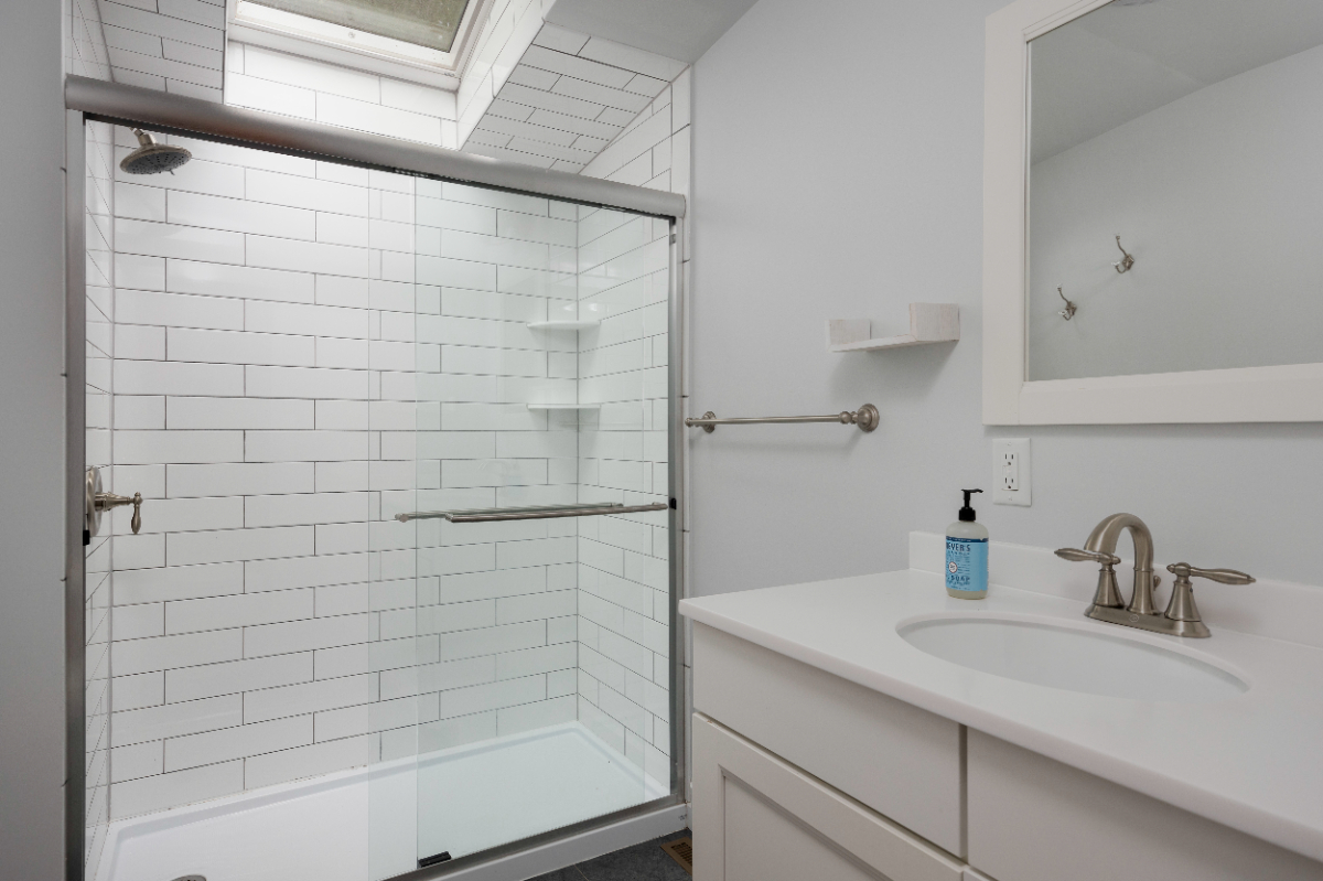 Cozy and Private One Bedroom Apartment Near... - Photo 3
