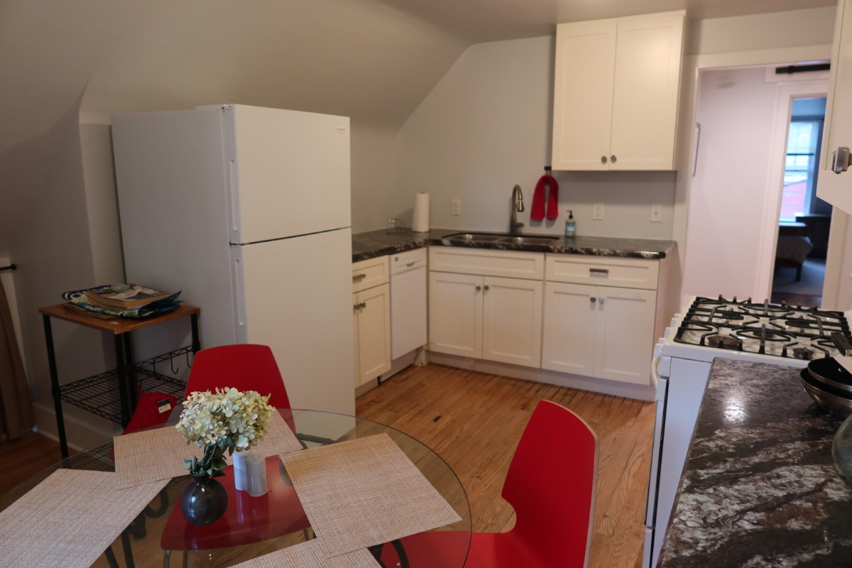 Cozy and Private One Bedroom Apartment Near... - Photo 6