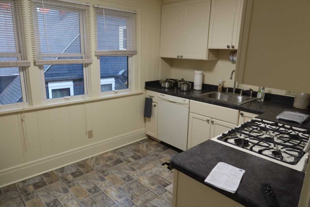 Cozy and Private One Bedroom Apartment Near... - Photo 11