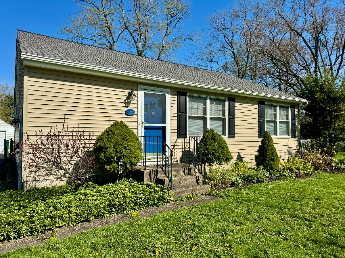 Charming Three Bed Ranch in Lewiston - Photo 2