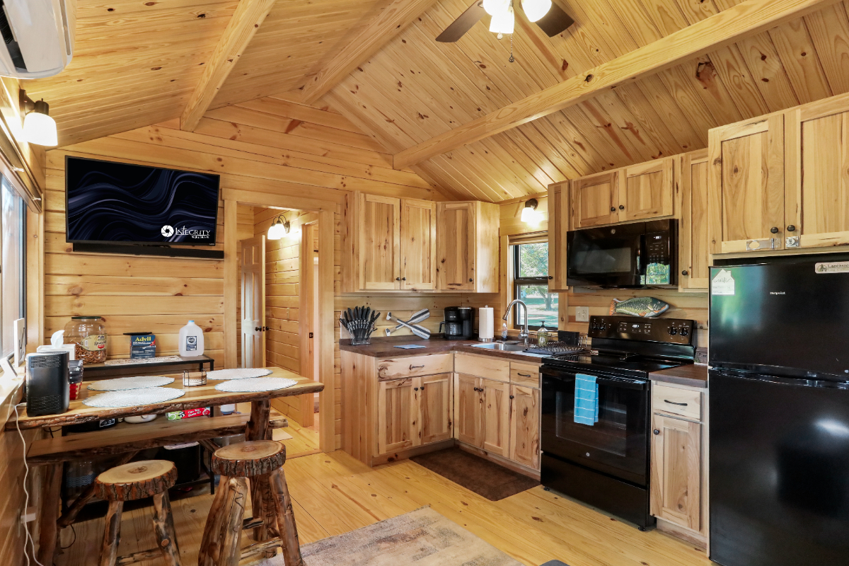 Waterfront Cabin on the Potomac River - Photo 8