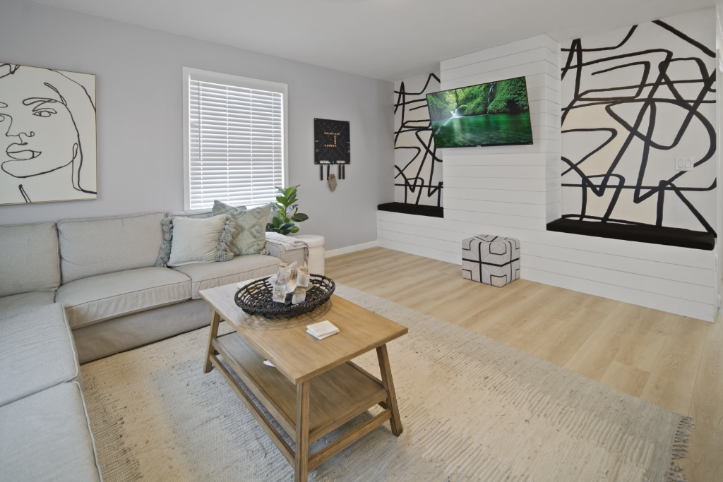 Designer Home by Ithaca College - Photo 7