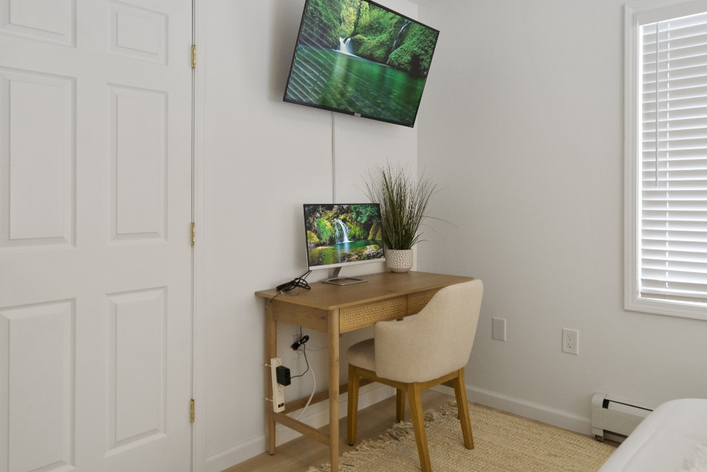 Designer Home by Ithaca College - Photo 9