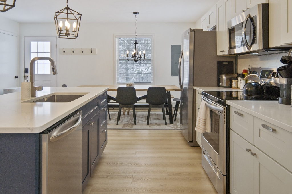 Designer Home by Ithaca College - Photo 10