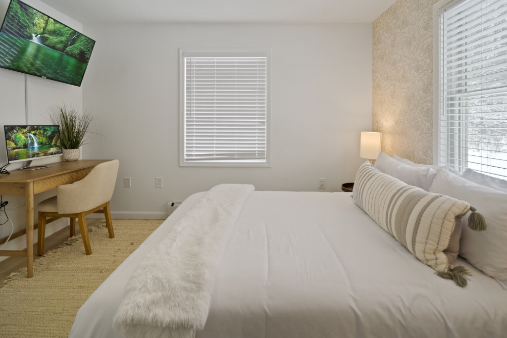 Designer Home by Ithaca College - Photo 5