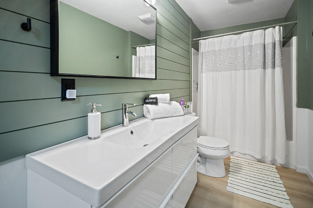 Designer Home by Ithaca College - Photo 4
