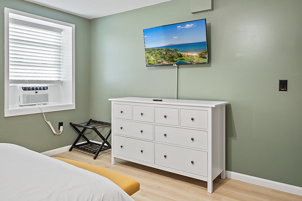 Designer Home by Ithaca College - Photo 11