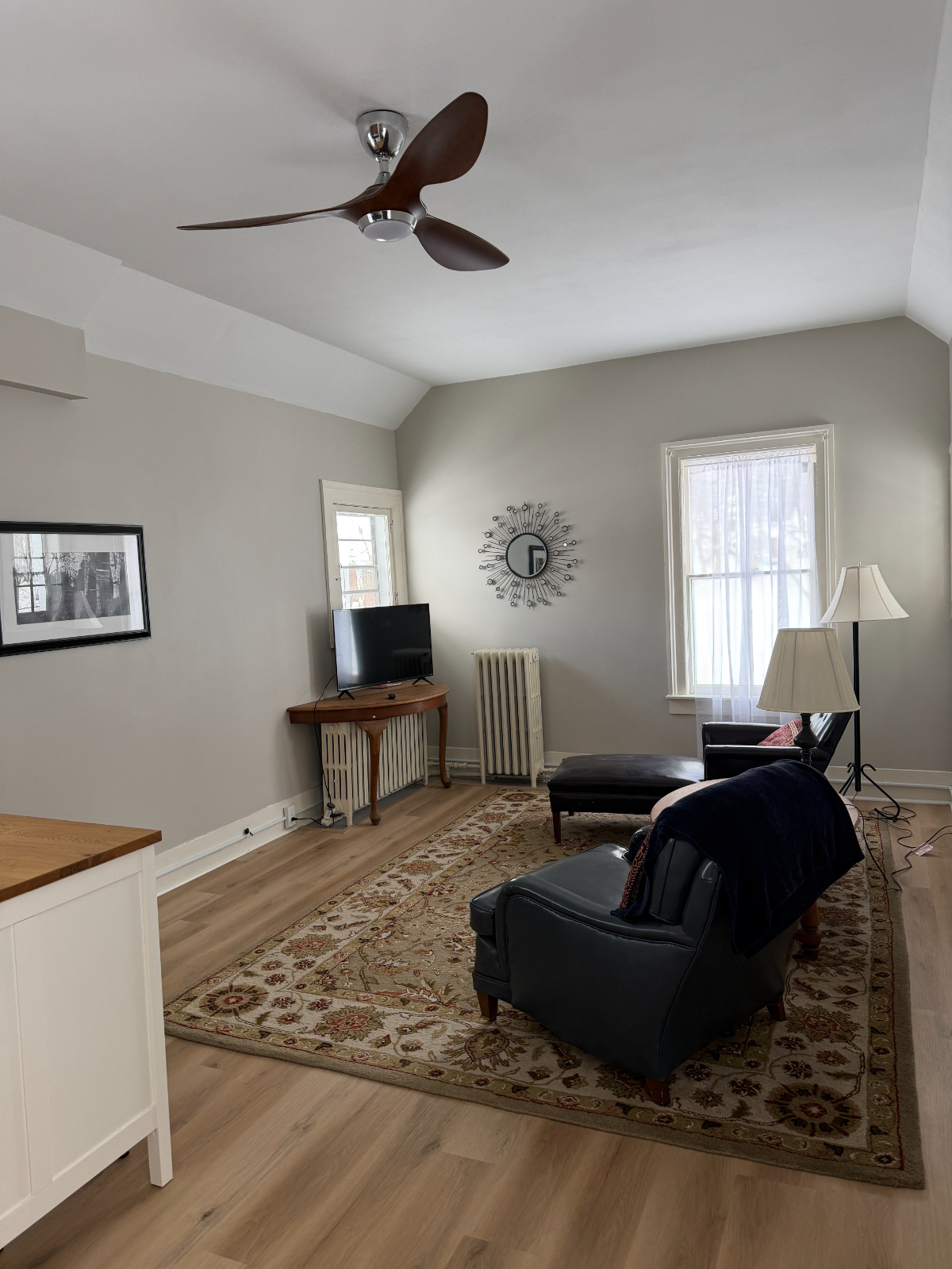 1 Bedroom Apartment with Kitchenette - Photo 4