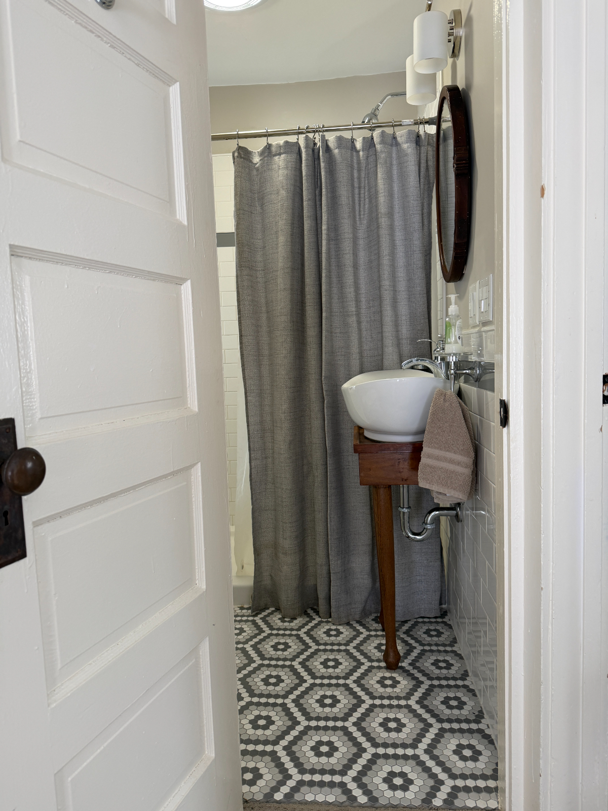 1 Bedroom Apartment with Kitchenette - Photo 8