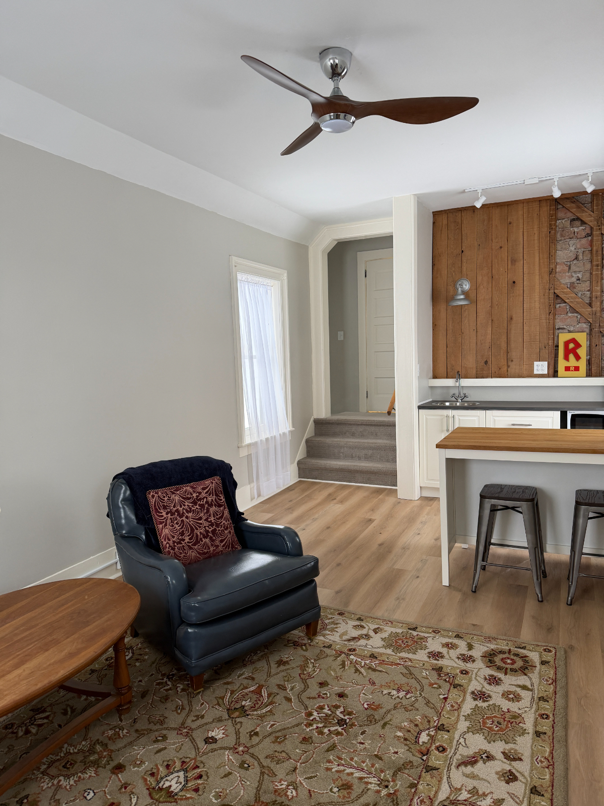 1 Bedroom Apartment with Kitchenette - Photo 5