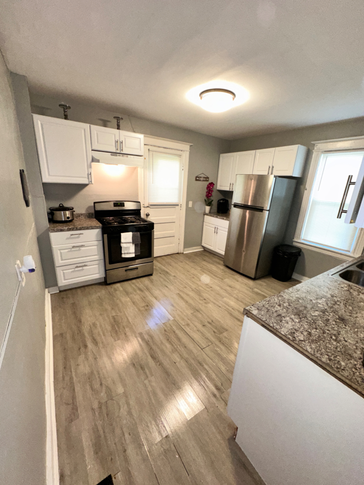 Modern Cozy Entire Home - 2 Bedrooms in Rochester, NY - 5mins from Strong Memorial Hospital - Photo 5