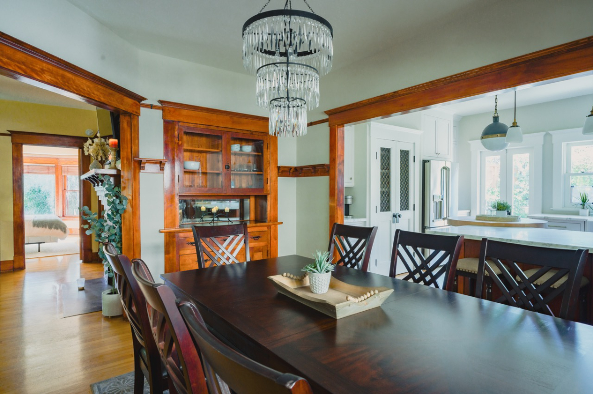 Luxurious Historical Home - King Bed, Office, Chef's Kitchen - Photo 4