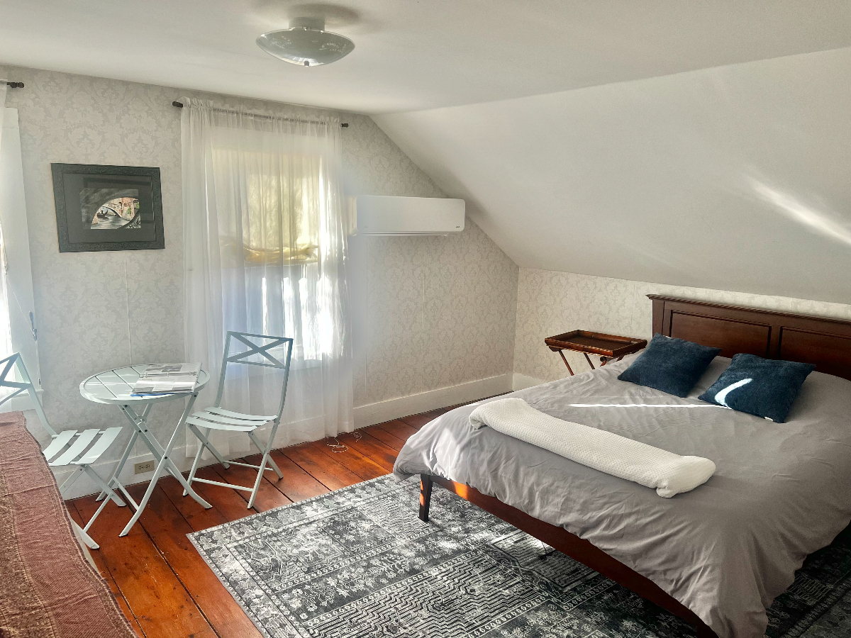 Cozy Vermont 1880's Farmhouse - Photo 2