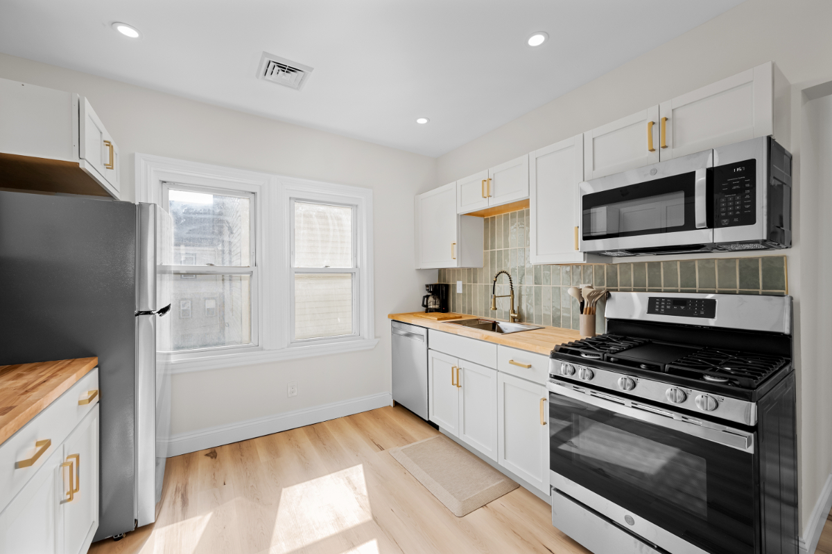 Brand New Modern 3 Bedroom Near Mercy Hospital - Photo 9