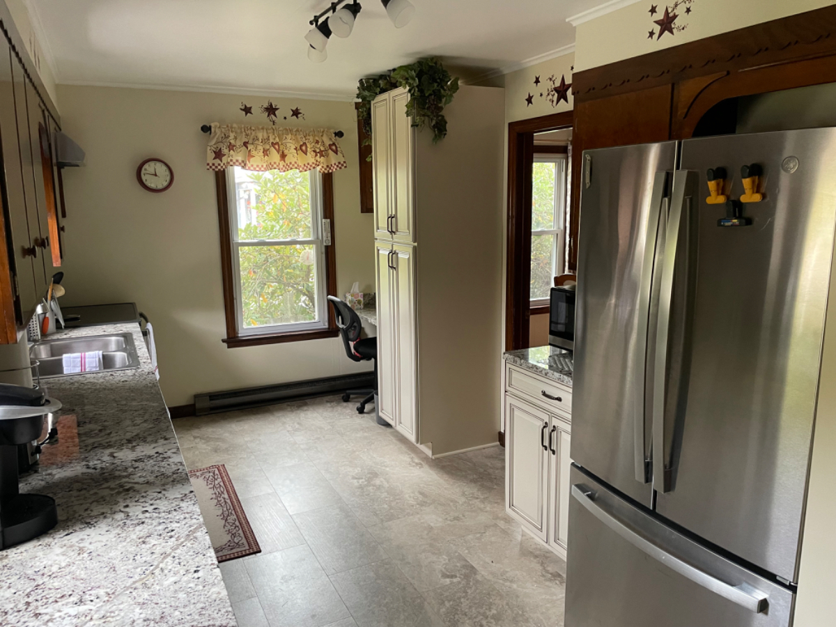 Cozy home in residential area - Photo 2
