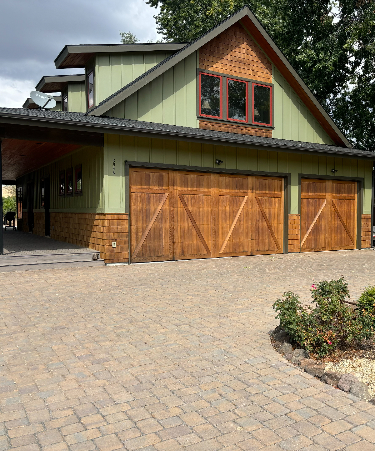 Beautiful home next to Greenbelt and Silver Lake