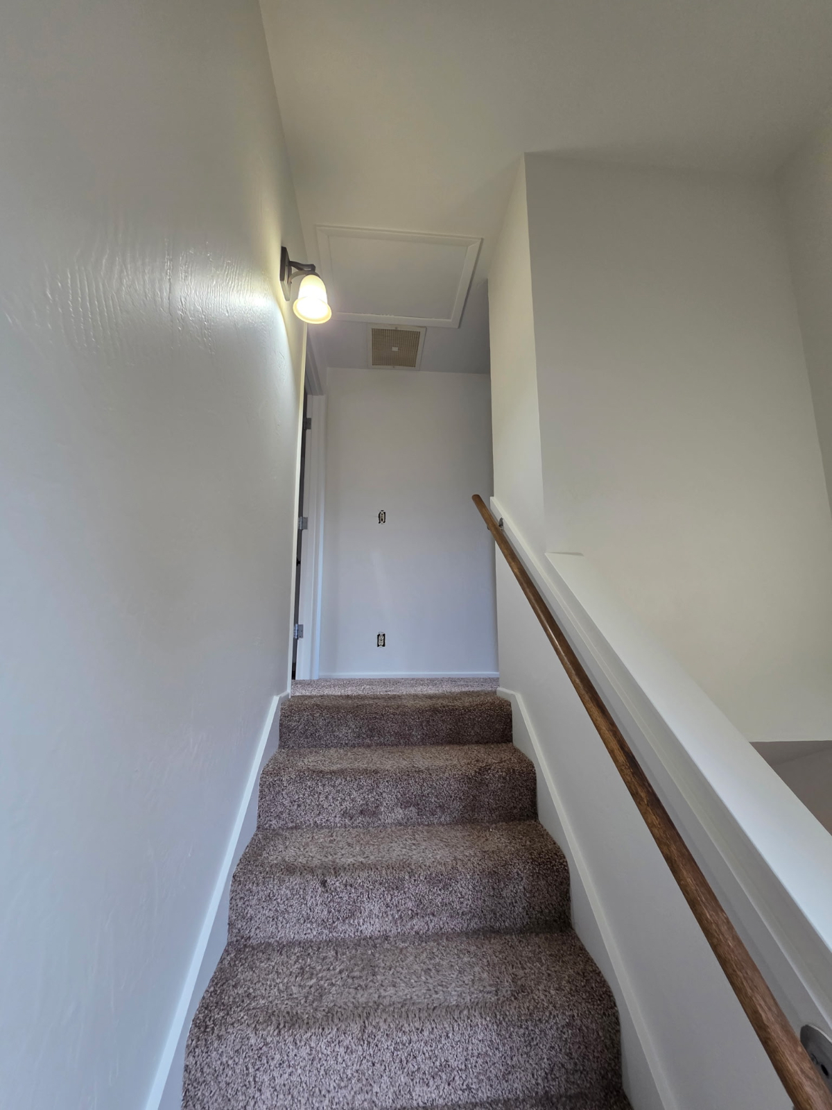 Spacious Duplex 2 bedroom one bath - Photo 6