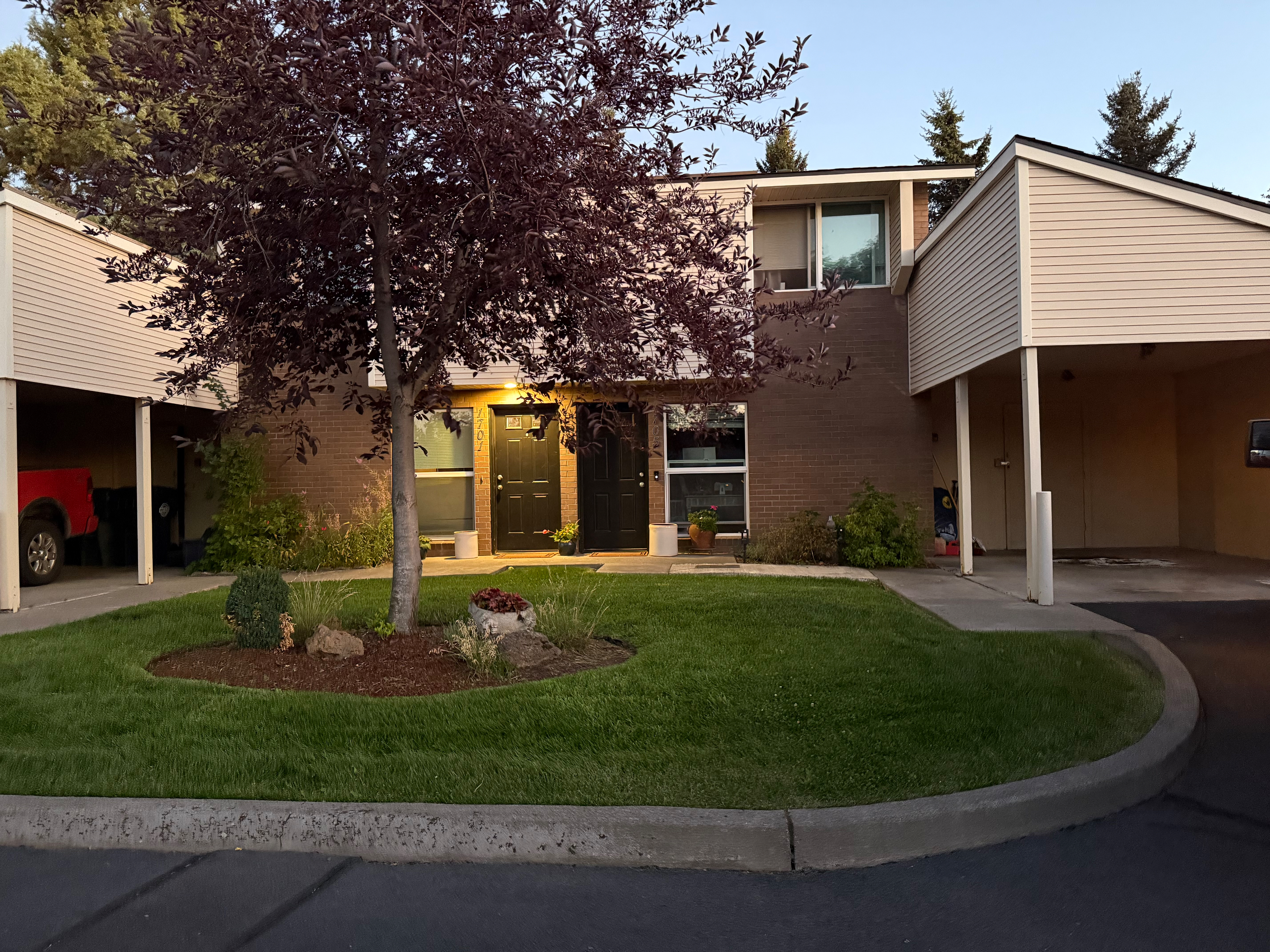 Spacious Duplex 2 bedroom one bath - Photo 5