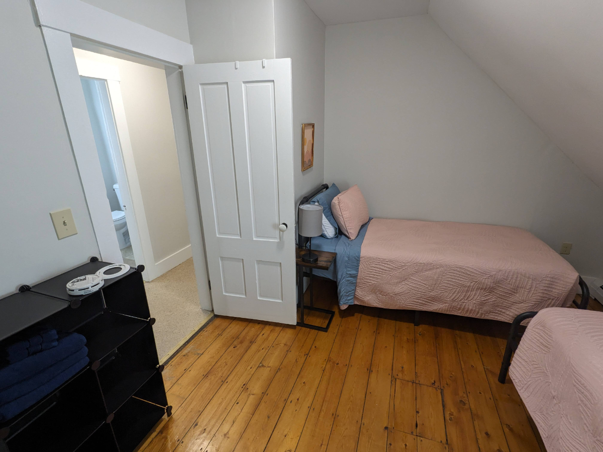 3 Bedroom Apartment w/ laundry - HEAT, UTILITIES, INTERNET included - WRJ, VT - Photo 2