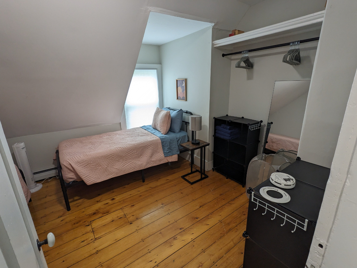 3 Bedroom Apartment w/ laundry - HEAT, UTILITIES, INTERNET included - WRJ, VT - Photo 3