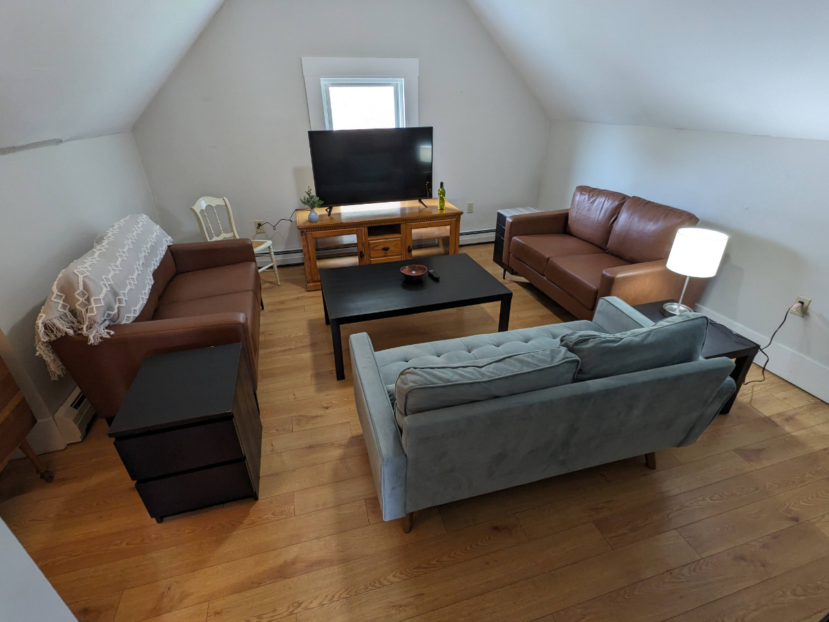3 Bedroom Apartment w/ laundry - HEAT, UTILITIES, INTERNET included - WRJ, VT - Photo 4