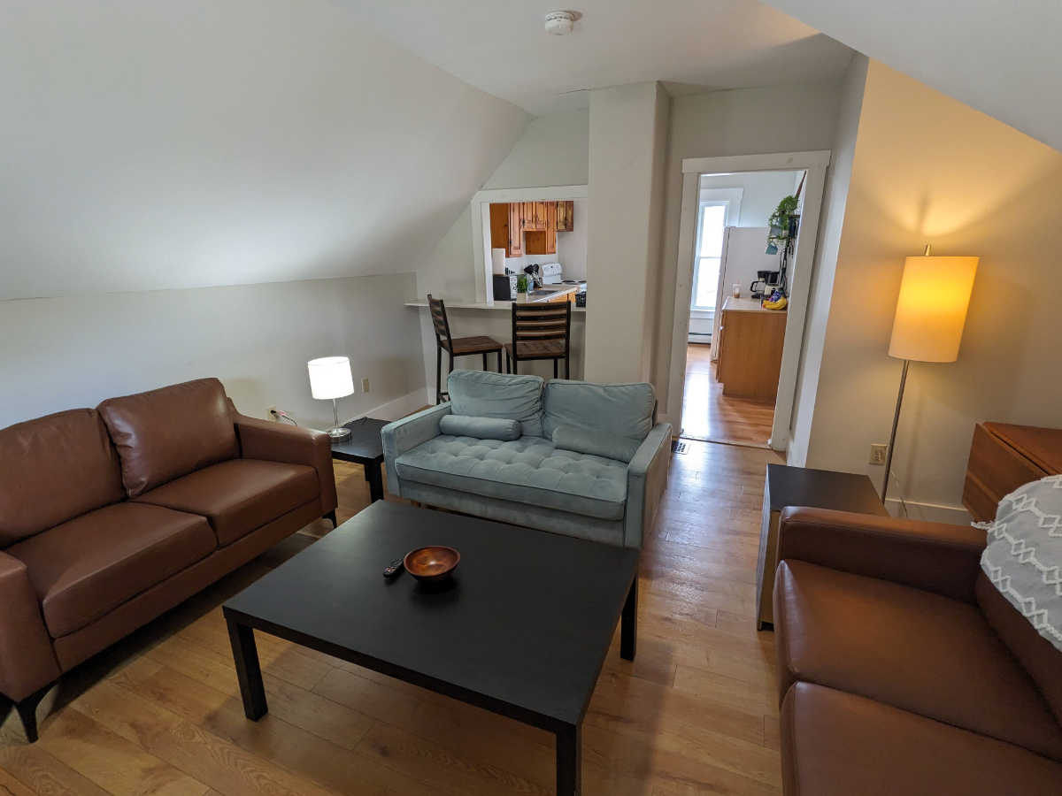3 Bedroom Apartment w/ laundry - HEAT, UTILITIES, INTERNET included - WRJ, VT - Photo 7