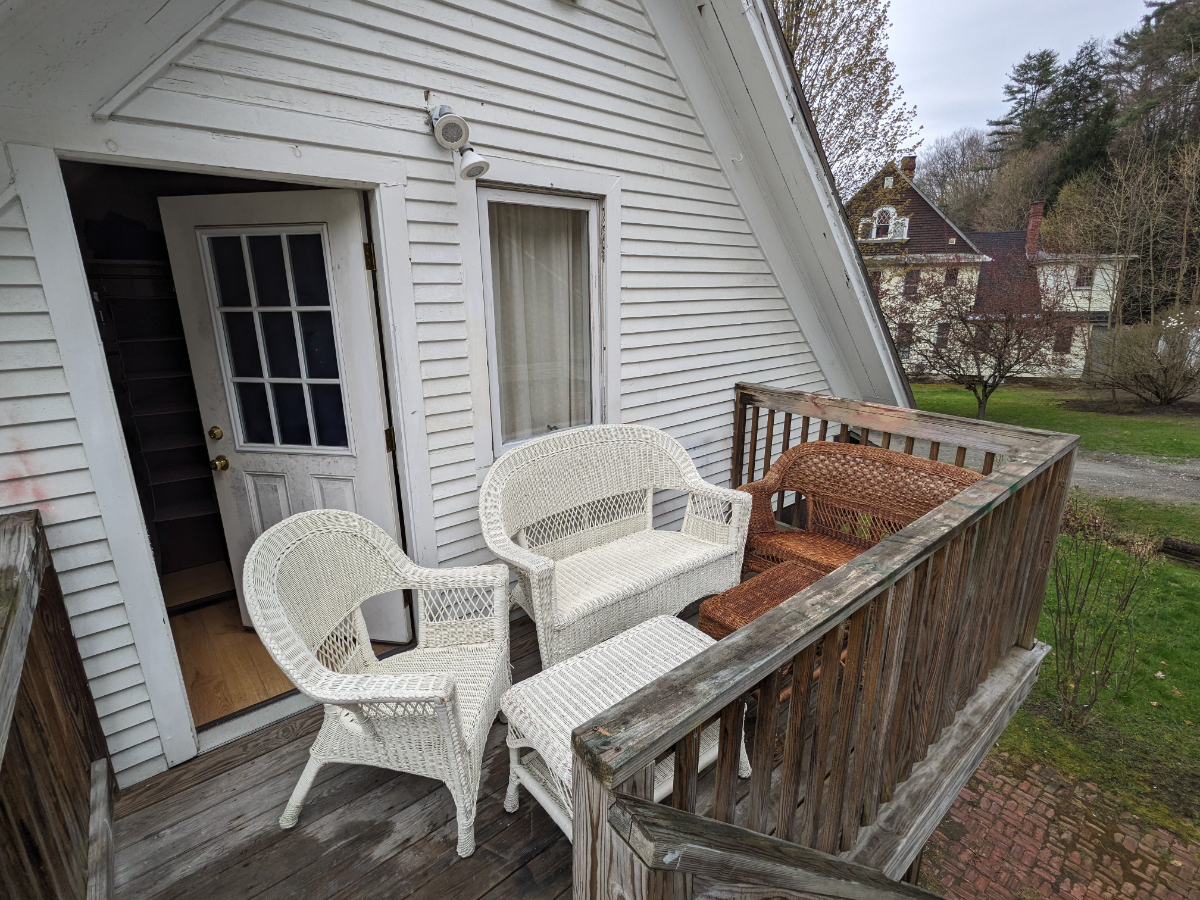 3 Bedroom Apartment w/ laundry - HEAT, UTILITIES, INTERNET included - WRJ, VT - Photo 10