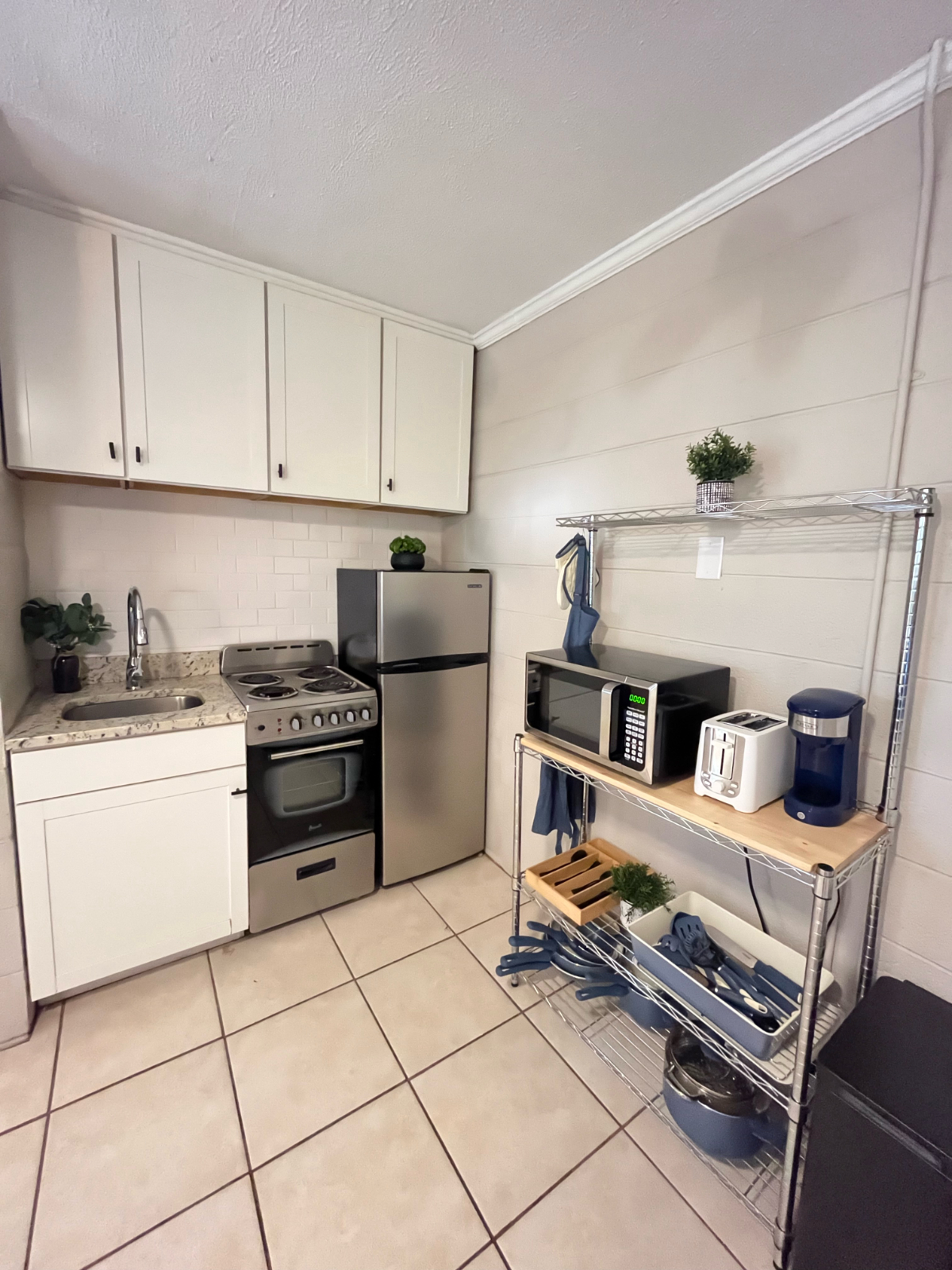 Downtown Living at it's Best - 1 Bed 1 Bath Apartment - Photo 5