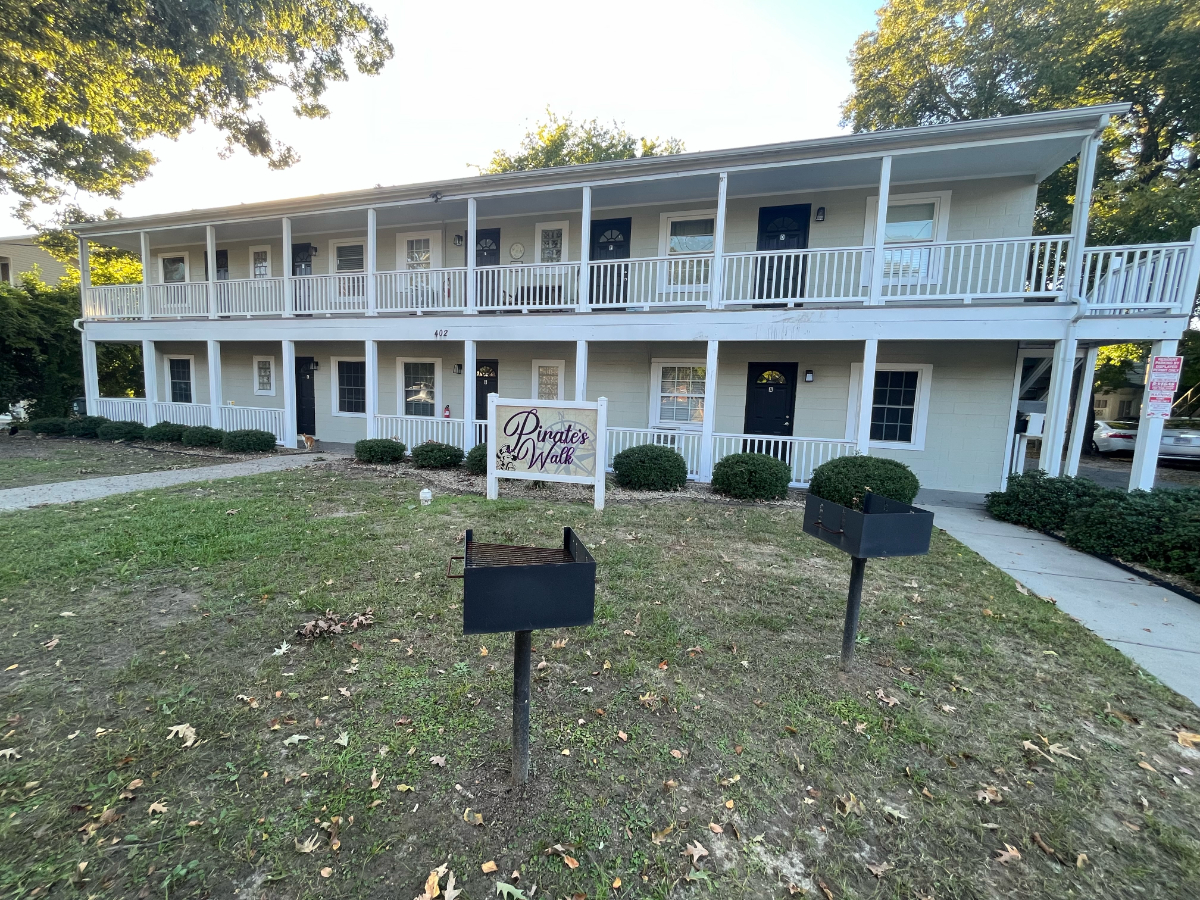 Downtown Living at it's Best - 1 Bed 1 Bath Apartment