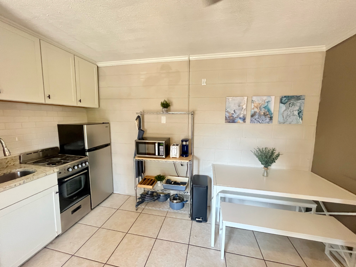 Downtown Living at it's Best - 1 Bed 1 Bath Apartment - Photo 4