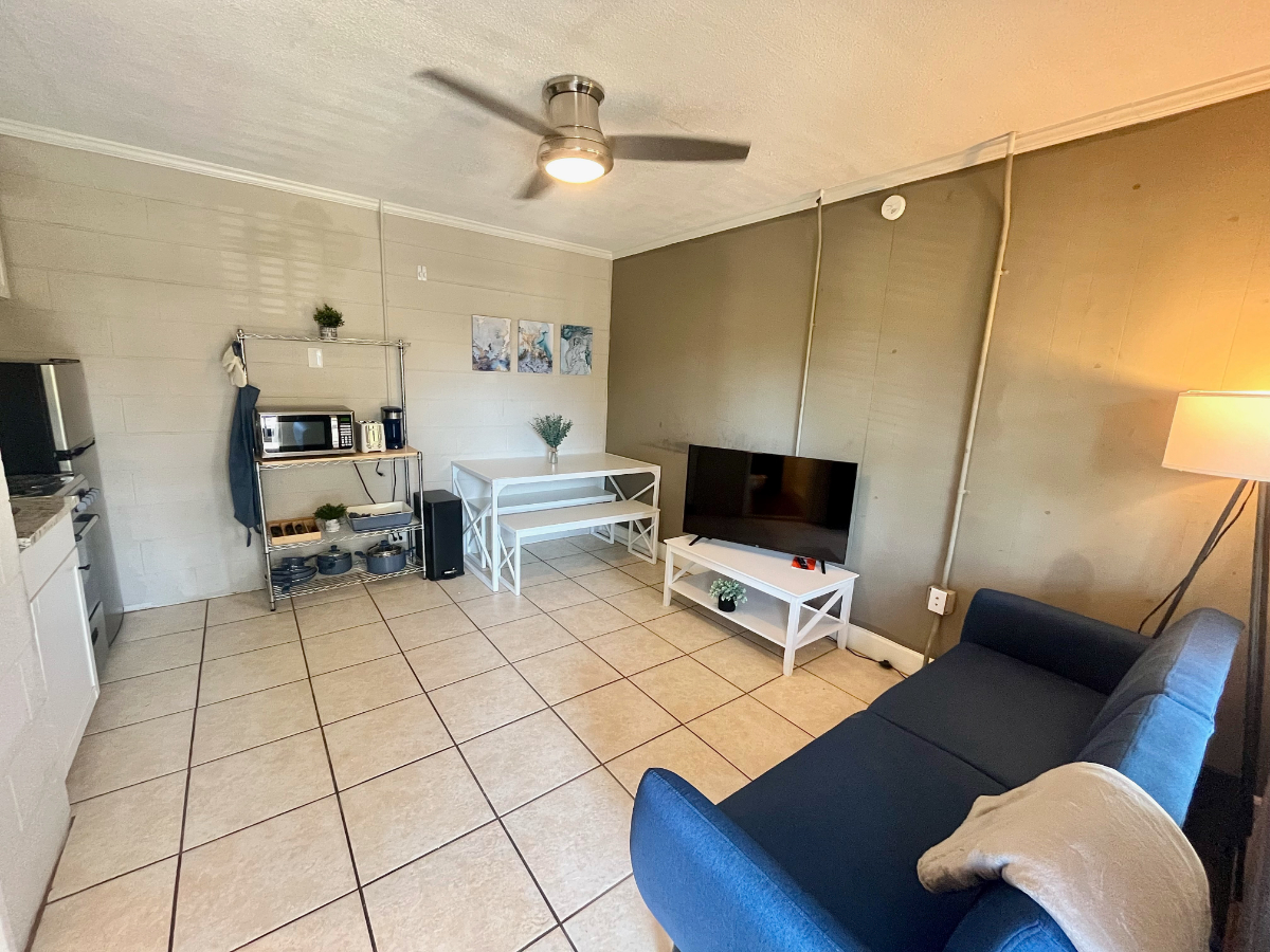 Downtown Living at it's Best - 1 Bed 1 Bath Apartment - Photo 2