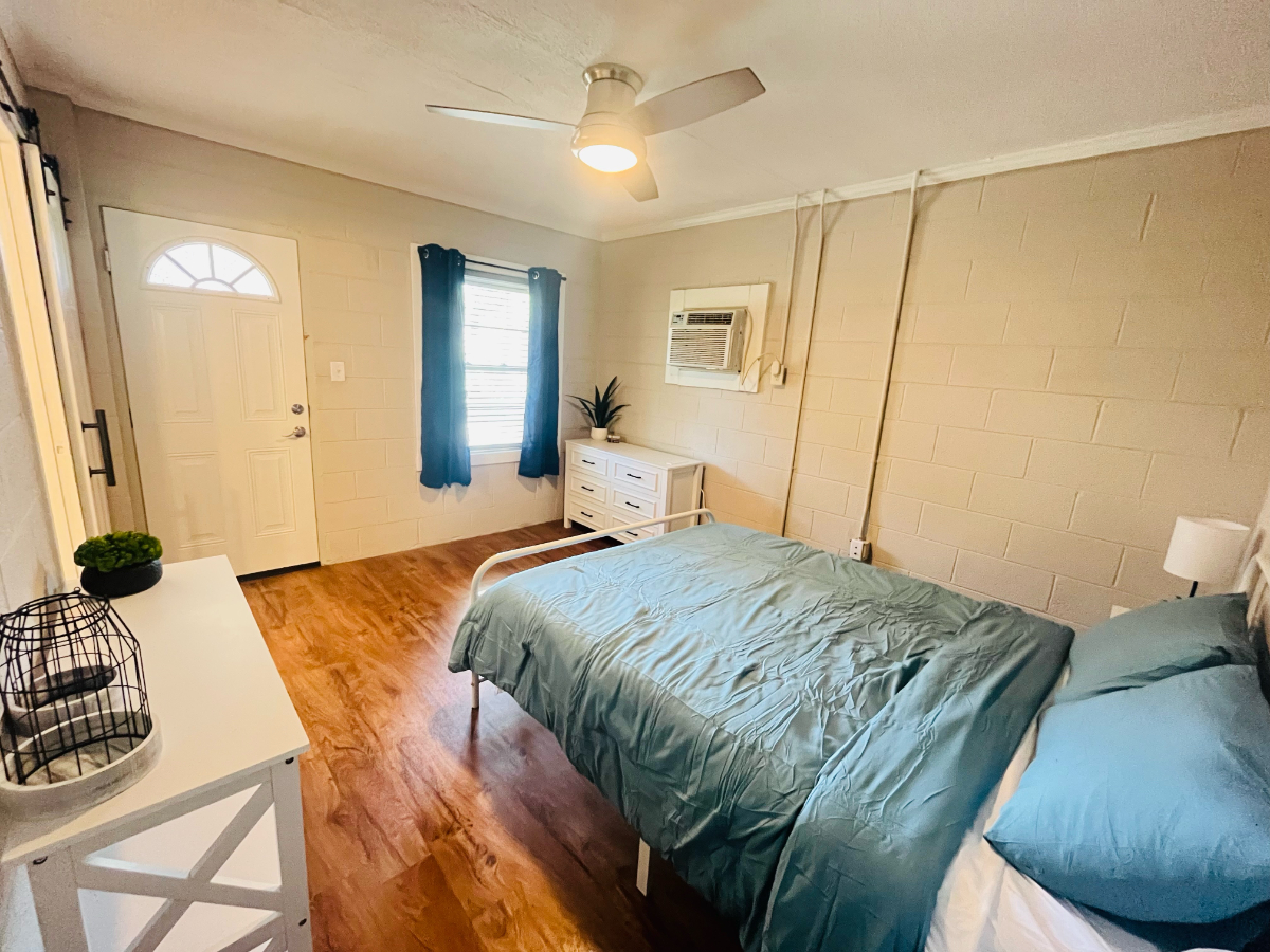 Downtown Living at it's Best - 1 Bed 1 Bath Apartment - Photo 10