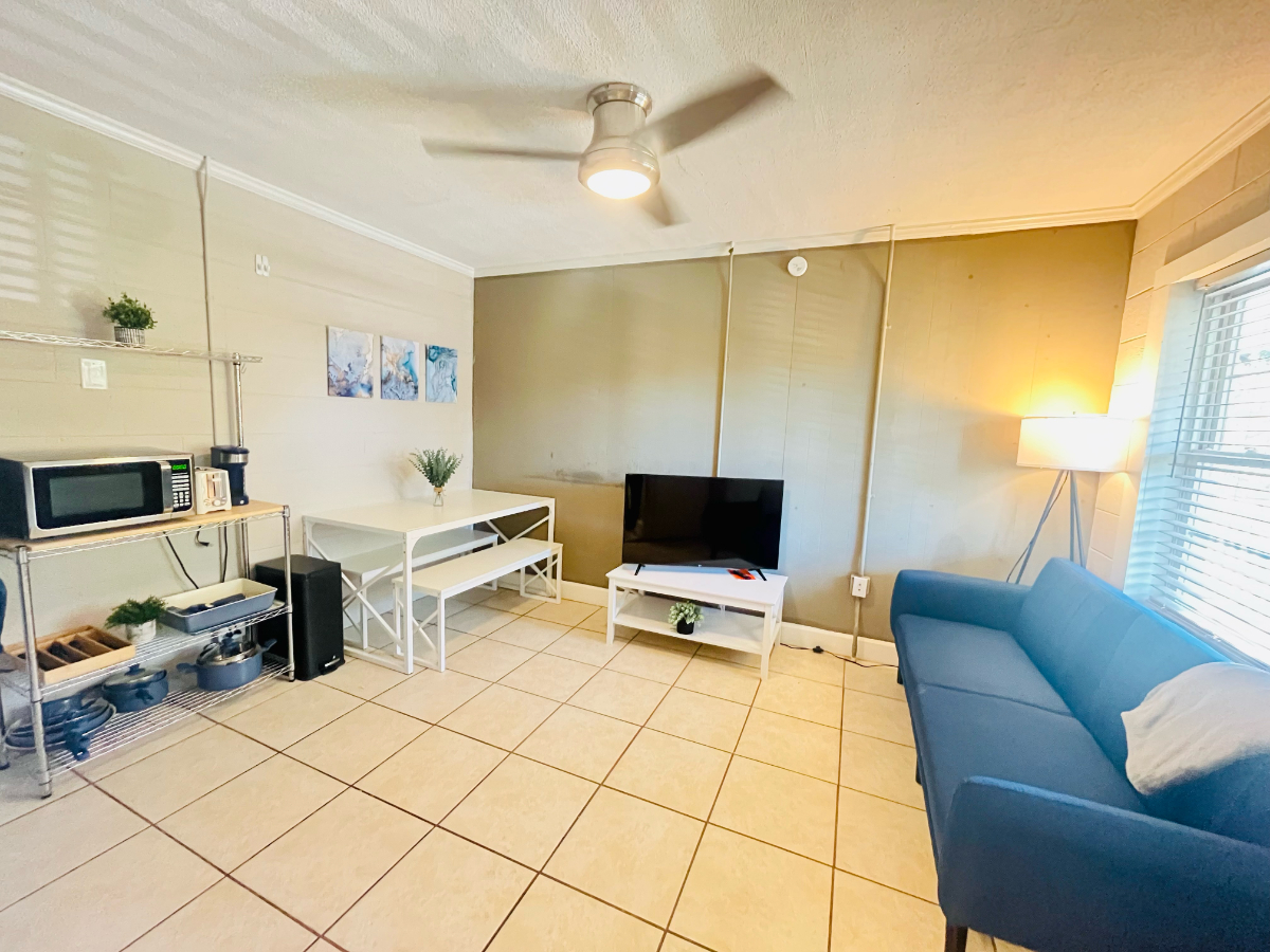 Downtown Living at it's Best - 1 Bed 1 Bath Apartment - Photo 3