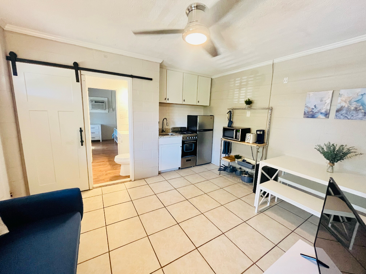 Downtown Living at it's Best - 1 Bed 1 Bath Apartment - Photo 6