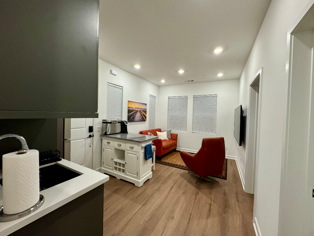 Brand New Home, Private Keyless Entrance, 1 Bed 1 Bath, Full Washer/Dryer, Close to Groceries, Restaurants, Shopping, CA-56, I-15,... - Photo 2