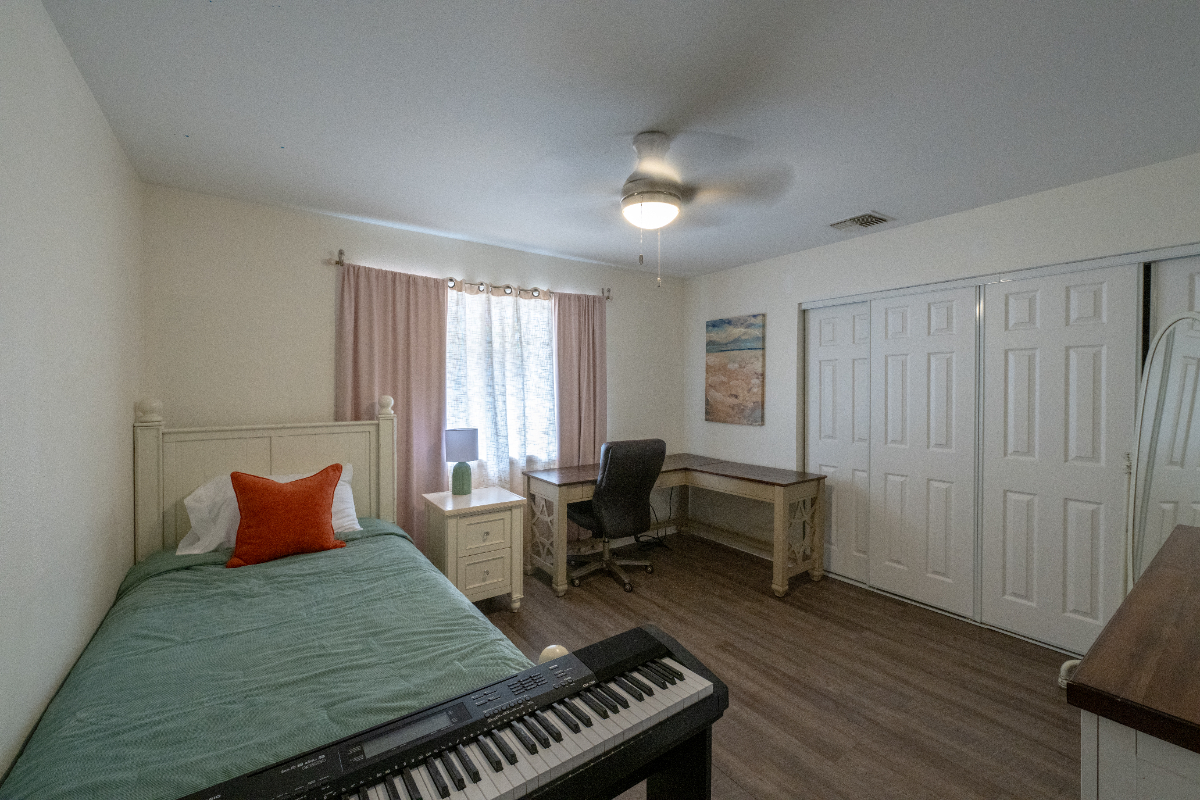 Private Room in House with Car Available