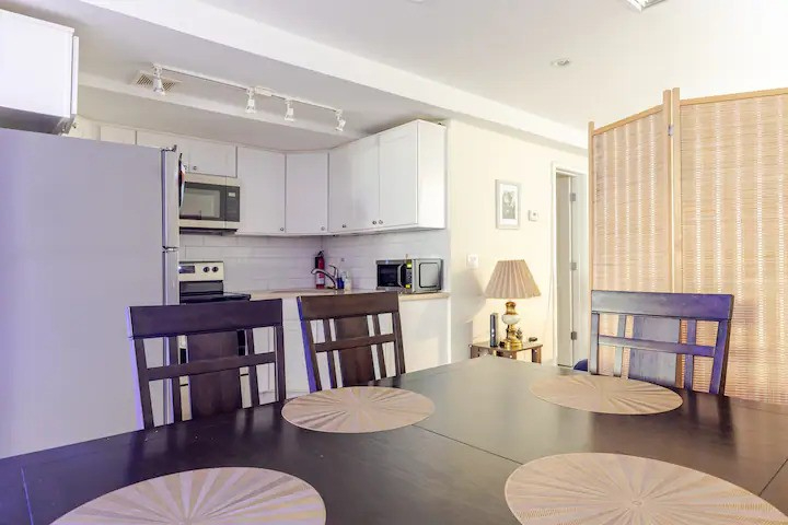 Spacious Brooklyn Apt with Private Bathroom and Kitchen - Photo 9