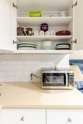 Spacious Brooklyn Apt with Private Bathroom and Kitchen - Photo 11