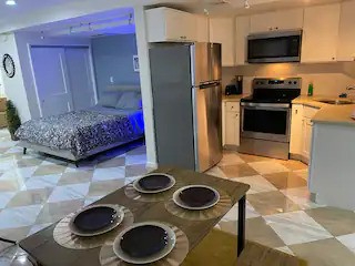 Spacious Brooklyn Apt with Private Bathroom and Kitchen - Photo 2