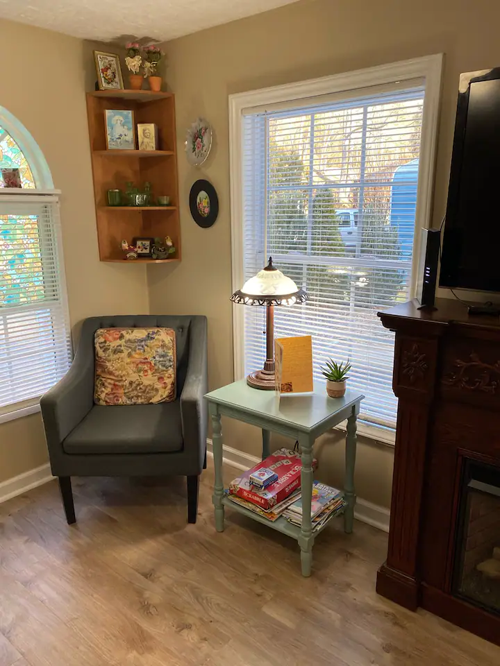 Asheville Cozy Cottage with backyard oasis. Only 10 minutes from Mission hospital and Medical facili - Photo 4