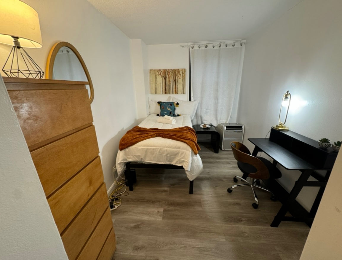 Cozy Bedroom with Views of Cathedral Church